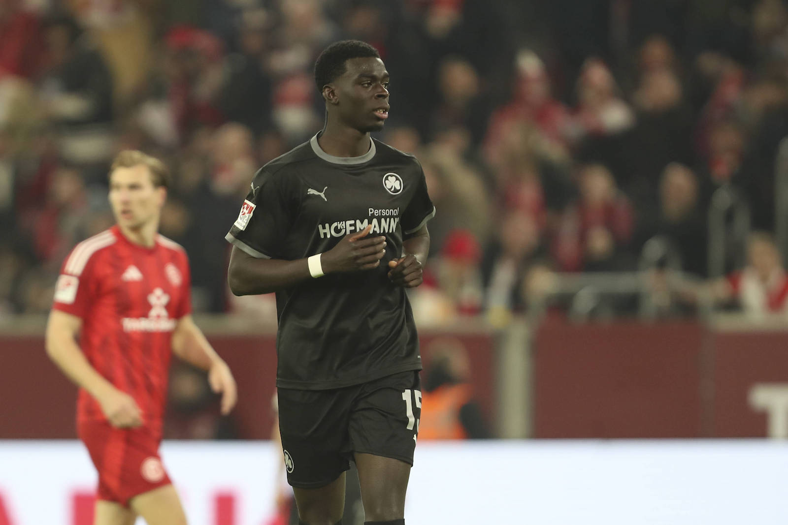 Joshua Quarshie hat die Fürther Hintermannschaft stabilisiert. © IMAGO / DeFodi Images